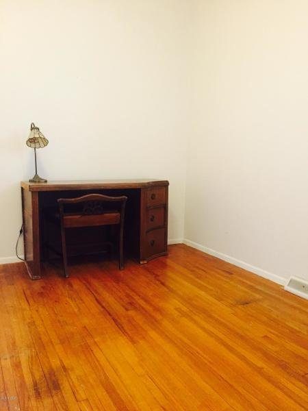 Twin Bedroom 2.jpg