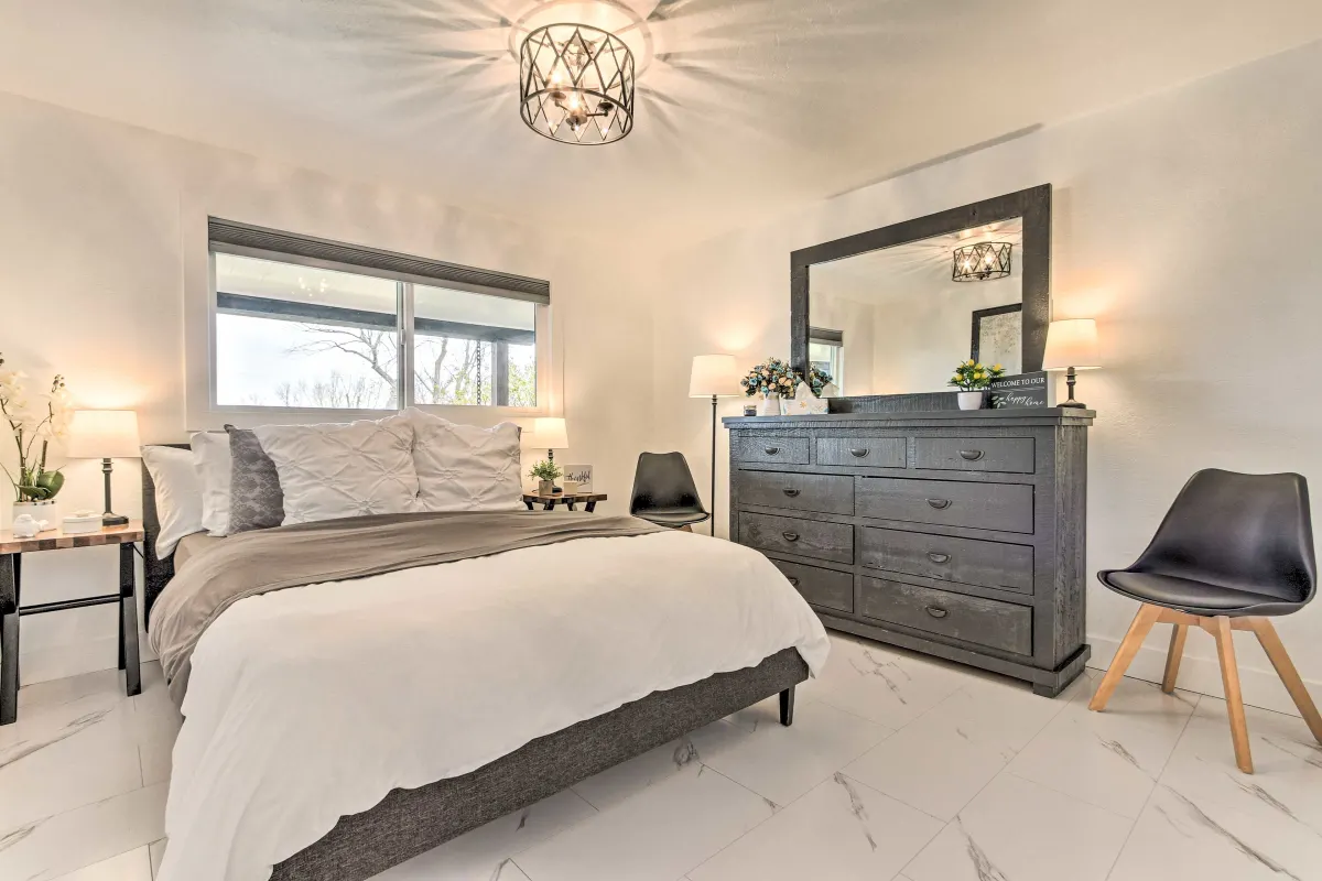 Queen Bedroom.png