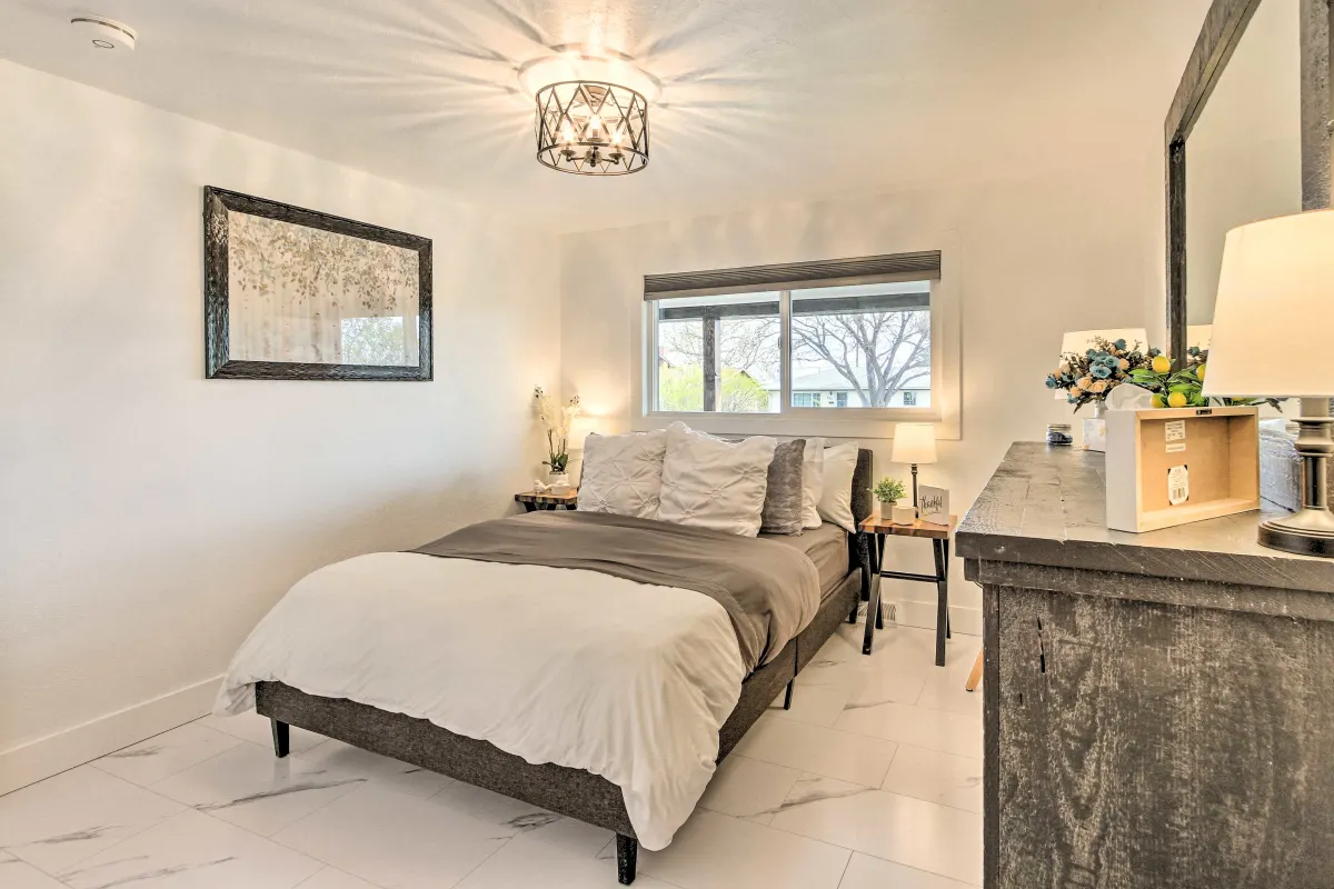 Queen Bedroom 2.png