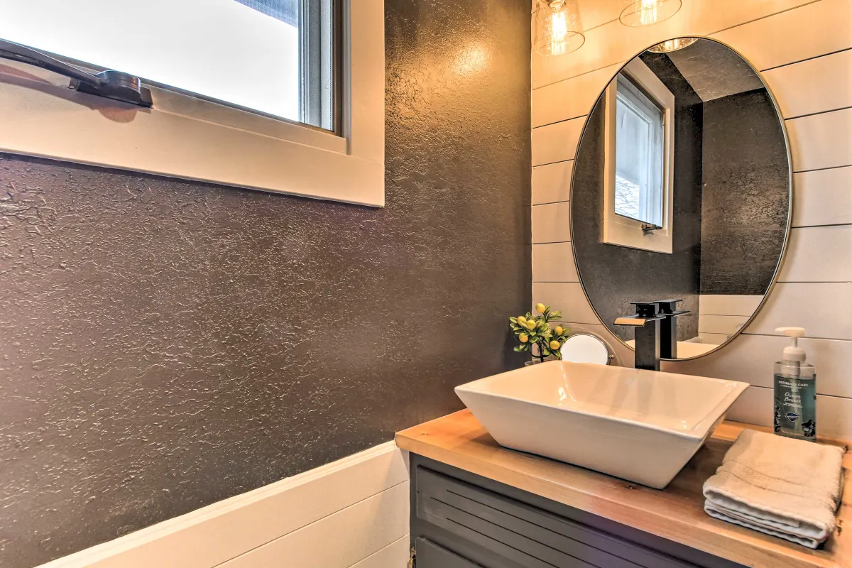 Main Floor Bathroom.png